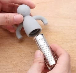 Theemannetjes - Theefilter Voor Losse Thee - Thee Infuser - Thee Zeef - Siliconen - Vaatwasserbestendig - Grijs - 2stuks -Koffie en Thee Verkoop 1200x1161