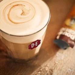 Douwe Egberts Verwenkoffie Latte Caramel Oploskoffie - 5 X 8 Zakjes 14 Douwe Egberts Verwenkoffie Latte Caramel Oploskoffie - 5 X 8 Zakjes -Koffie en Thee Verkoop 1200x1200 206