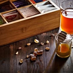 Lumaland Cuisine - Theedoos Van Bamboe - Theebox Met 8 Vakken - Duurzam Decoratief Materiaal - Ca. 28 X 16 X 9 Cm 15 Lumaland Cuisine - Theedoos Van Bamboe - Theebox Met 8 Vakken - Duurzam Decoratief Materiaal - Ca. 28 X 16 X 9 Cm -Koffie en Thee Verkoop 1200x1200 234