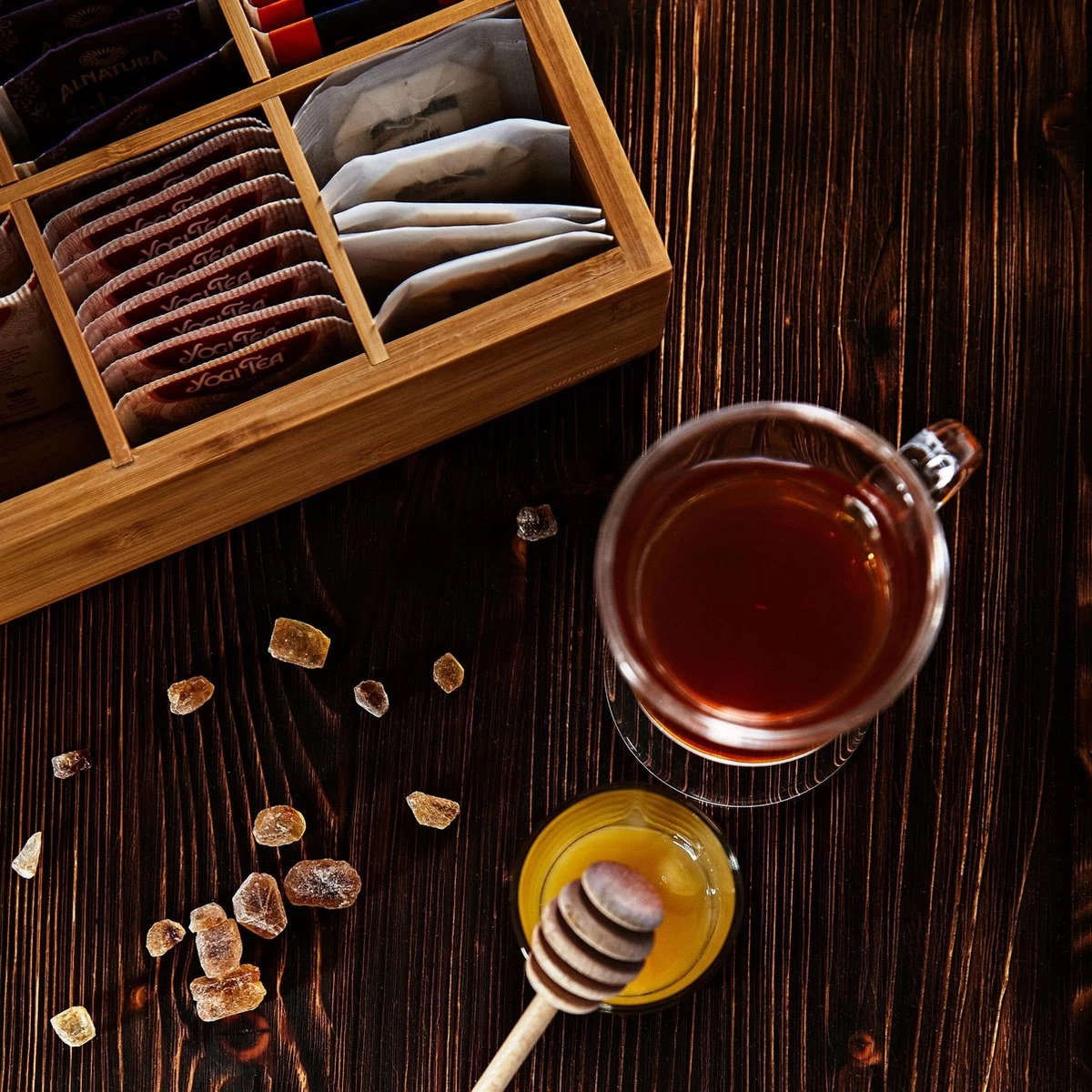 Lumaland Cuisine - Theedoos Van Bamboe - Theebox Met 8 Vakken - Duurzam Decoratief Materiaal - Ca. 28 X 16 X 9 Cm 10 Lumaland Cuisine - Theedoos Van Bamboe - Theebox Met 8 Vakken - Duurzam Decoratief Materiaal - Ca. 28 X 16 X 9 Cm - Afbeelding 8