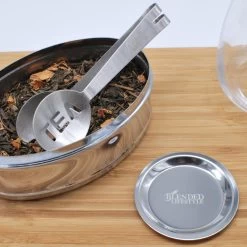 Theezeef Met Handvat Inclusief Lekplaatje En Kruiden Knijper - Thee Ei Voor Losse Thee - Theefilter Voor Losse Thee - Thee Infuser -Koffie en Thee Verkoop 1200x1200 243