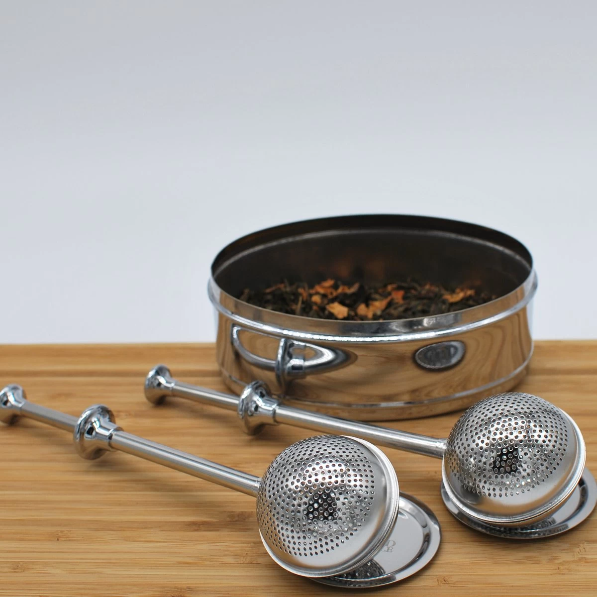 Blended Lifestyle® Theezeef Met Veer - Set Van 2 - Inclusief Lekplaatjes - Geschikt Voor Losse Kruiden 5 Blended Lifestyle® Theezeef Met Veer - Set Van 2 - Inclusief Lekplaatjes - Geschikt Voor Losse Kruiden - Afbeelding 3