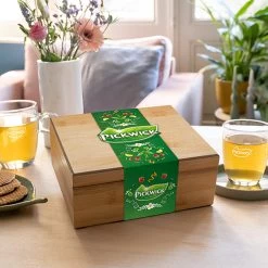 Pickwick Bamboe Houten Theedoos - Geschenkset - 60 Theezakjes 10 Pickwick Bamboe Houten Theedoos - Geschenkset - 60 Theezakjes -Koffie en Thee Verkoop 1200x1200 558