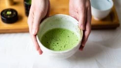 Premium Matcha Thee - 100 Gram - Biologisch Gecertificeerd - Matcha Poeder - Groene Thee - Matcha Thee - 100% Organische Thee - Japans - Matcha Latte - Gratis Verzending -Koffie en Thee Verkoop 1200x674 3