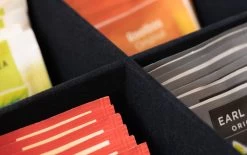 CasaLupo Theedoos Zwart 6-vaks - Met Fluweel - 43 X 9 Cm -Koffie en Thee Verkoop 1200x751 1