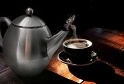 Vaja Valerie - Theepot Met Filter - Dubbelwandig - RVS - 1.2L -Koffie en Thee Verkoop 1200x817