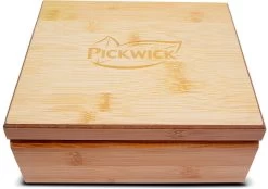 Pickwick Bamboe Houten Theedoos - Geschenkset - 60 Theezakjes 13 Pickwick Bamboe Houten Theedoos - Geschenkset - 60 Theezakjes -Koffie en Thee Verkoop 1200x846 2
