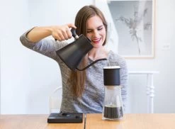 FELLOW - Stagg [XF] Set (Dripper + Carafe) - Handmatige Filterkoffie Set -Koffie en Thee Verkoop 1200x886