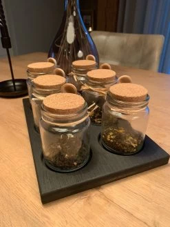 Theeplank Black Edition Met 6 Potjes En Houten Lepel Voor Thee Theeplateau ( Vervanger Van Theedoos ) MeubelZwagerij -Koffie en Thee Verkoop 900x1200 6